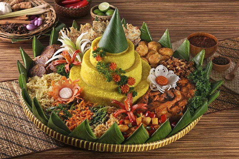 membuat nasi kuning tumpeng detail