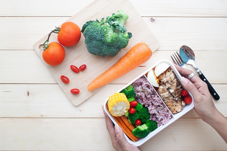 pahami bagaimana cara mengemas bekal makan siang anak dengan benar